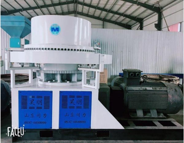 稭稈(gǎn)壓塊機(jī)